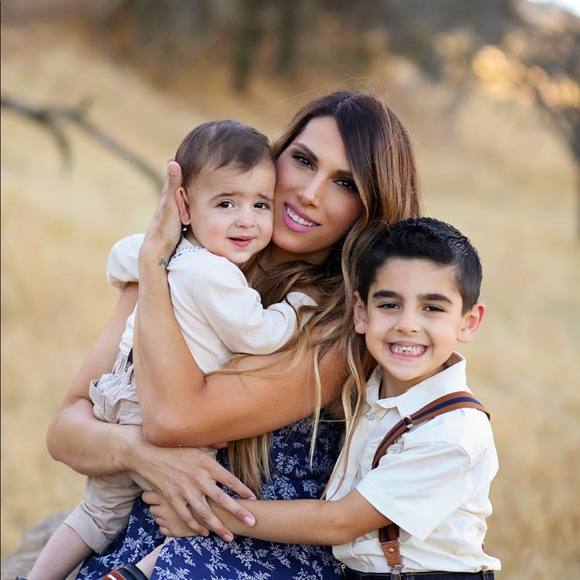 Meet your posher, Nicole - Picture 2 of 8